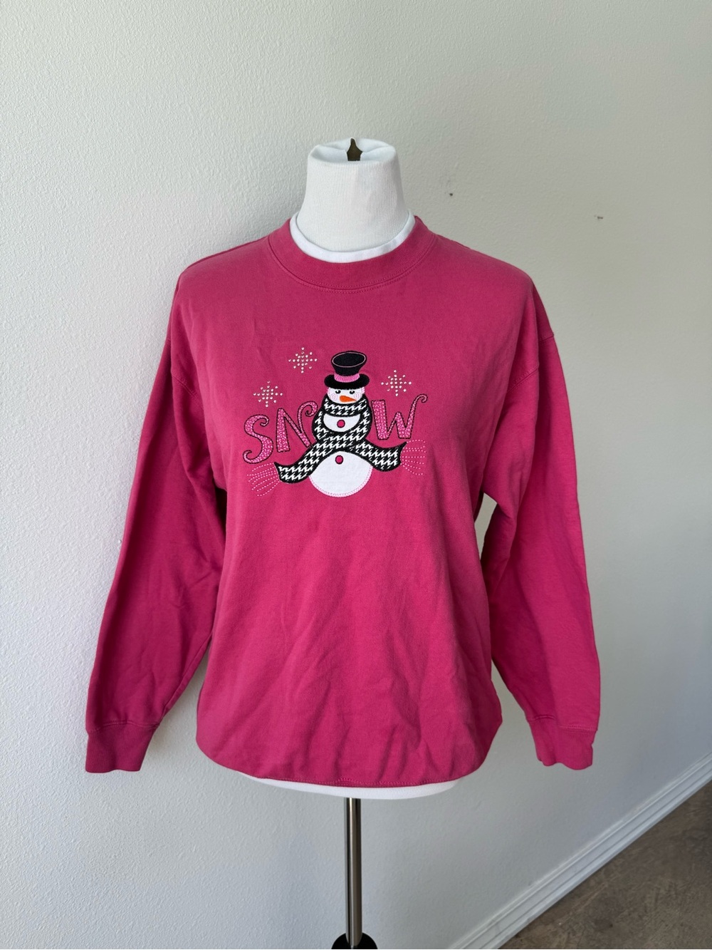Vintage Pink Snowman Embroidered Women's Sweatshirt with Rhinestones